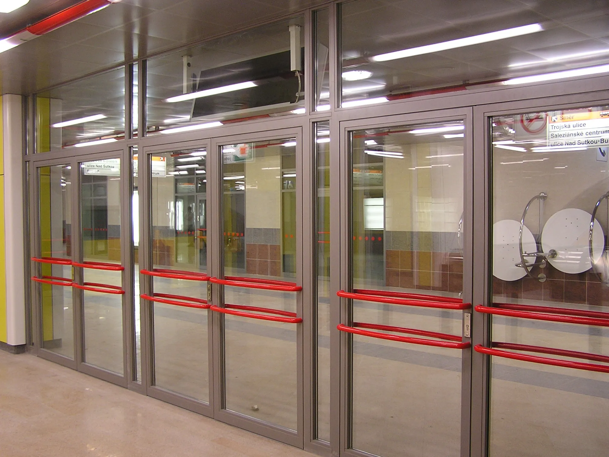 Metro - stanice Kobylisy, Praha (2004)